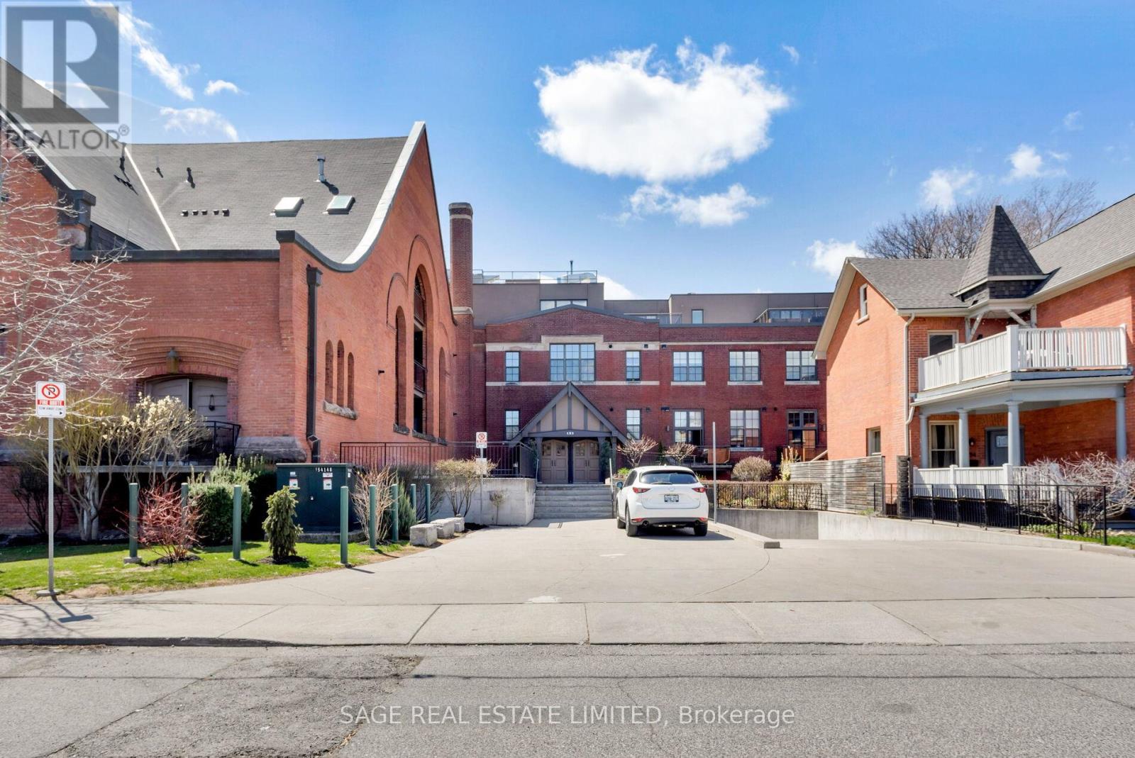 Photo 29 of 103 152 Annette Street, Toronto ON