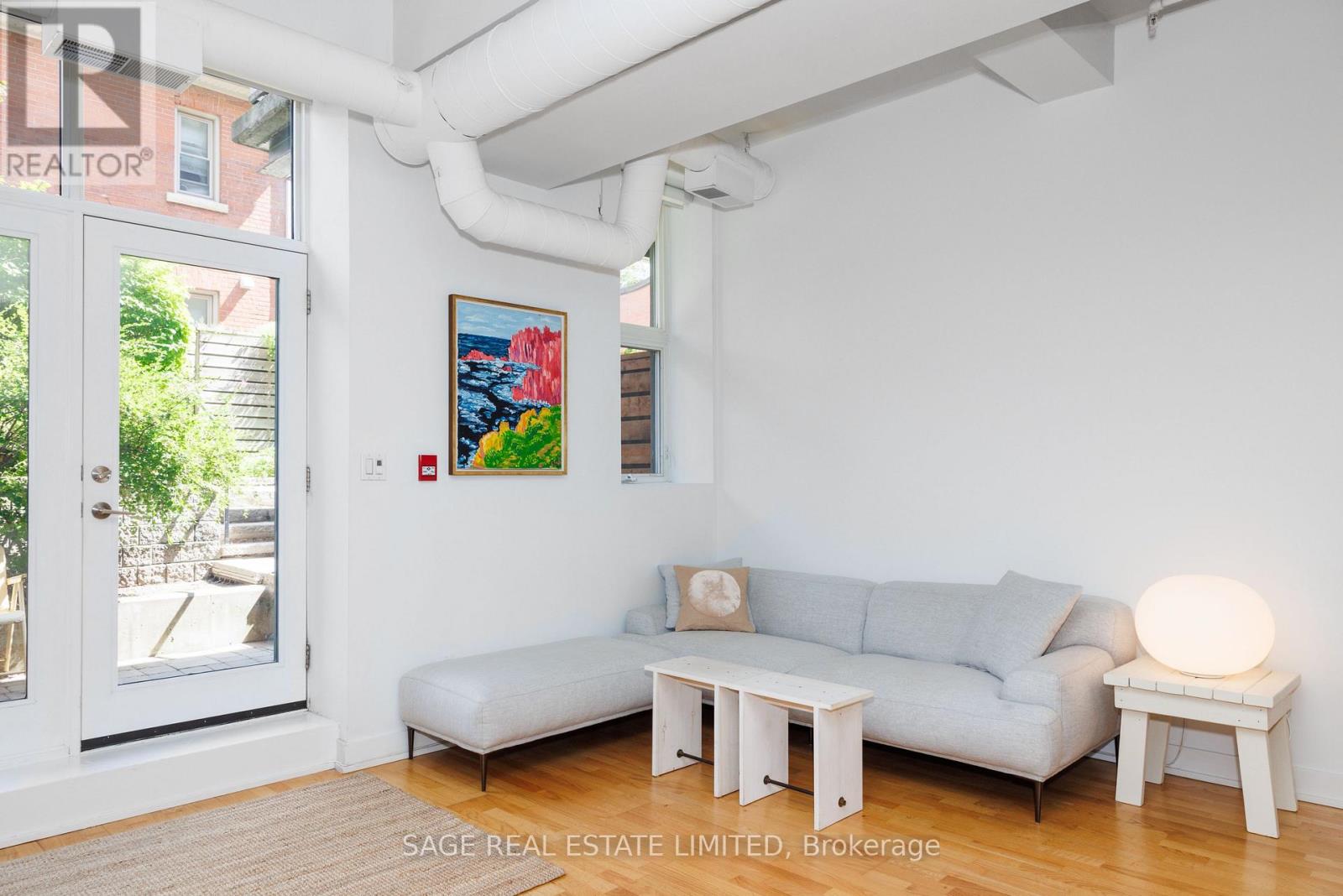 Photo 3 of 103 152 Annette Street, Toronto ON