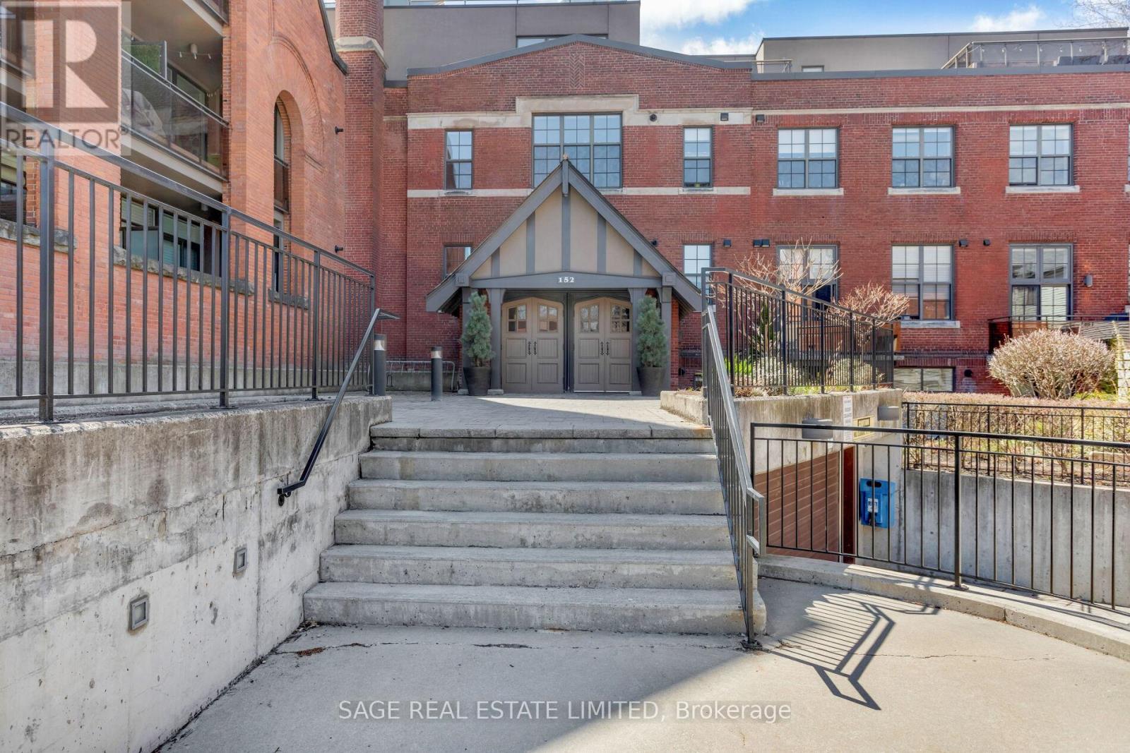 Photo 30 of 103 152 Annette Street, Toronto ON