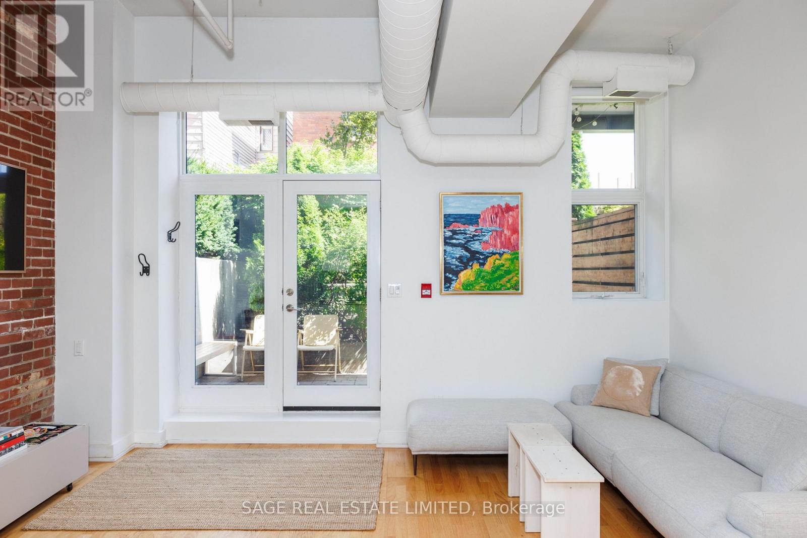 Photo 4 of 103 152 Annette Street, Toronto ON