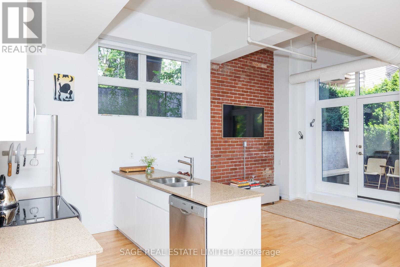 Photo 9 of 103 152 Annette Street, Toronto ON