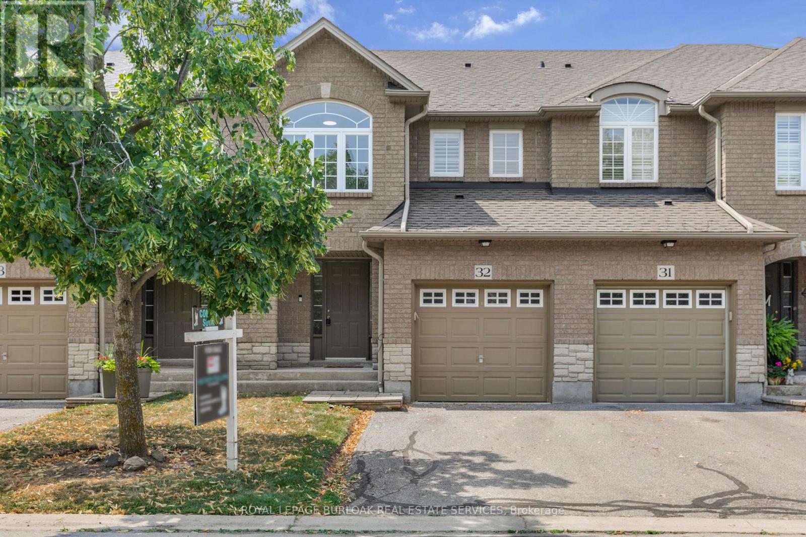 Photo 1 of 32 130 Robert Street, Milton ON