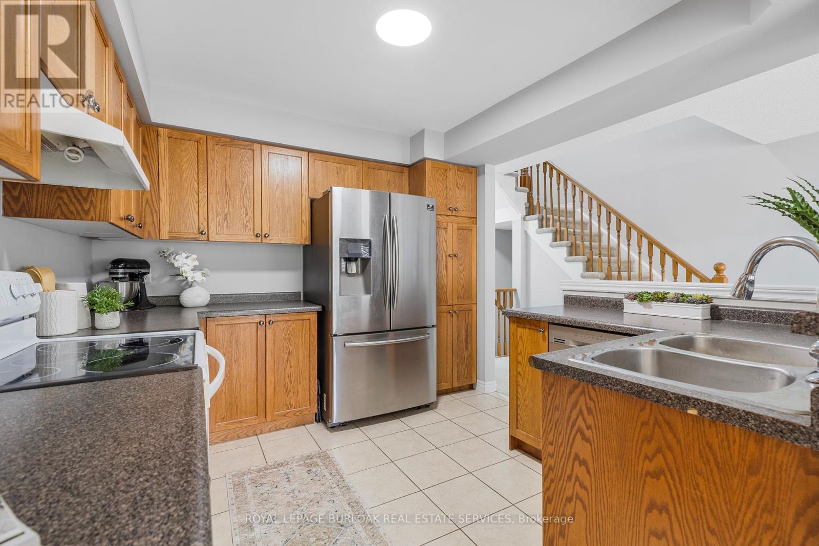 Photo 11 of 32 130 Robert Street, Milton ON