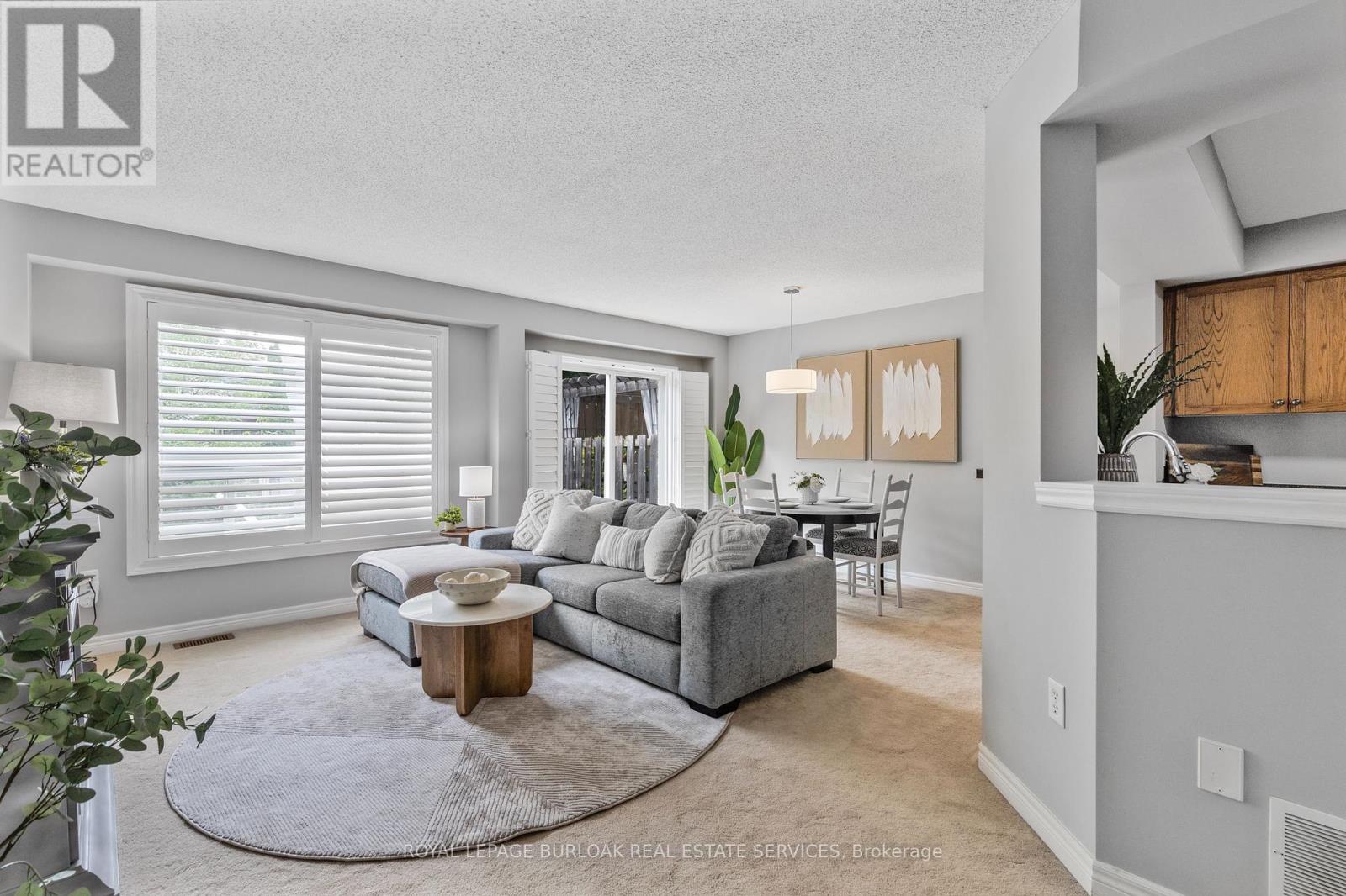 Photo 13 of 32 130 Robert Street, Milton ON