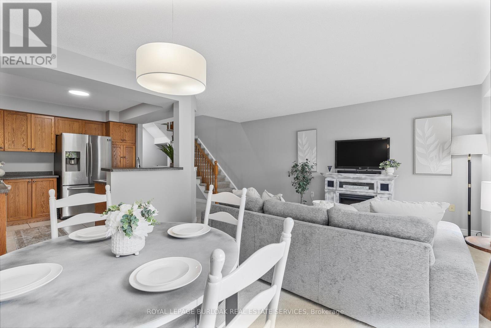 Photo 16 of 32 130 Robert Street, Milton ON