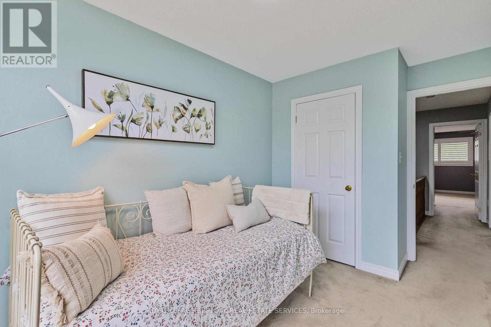 Photo 23 of 32 130 Robert Street, Milton ON
