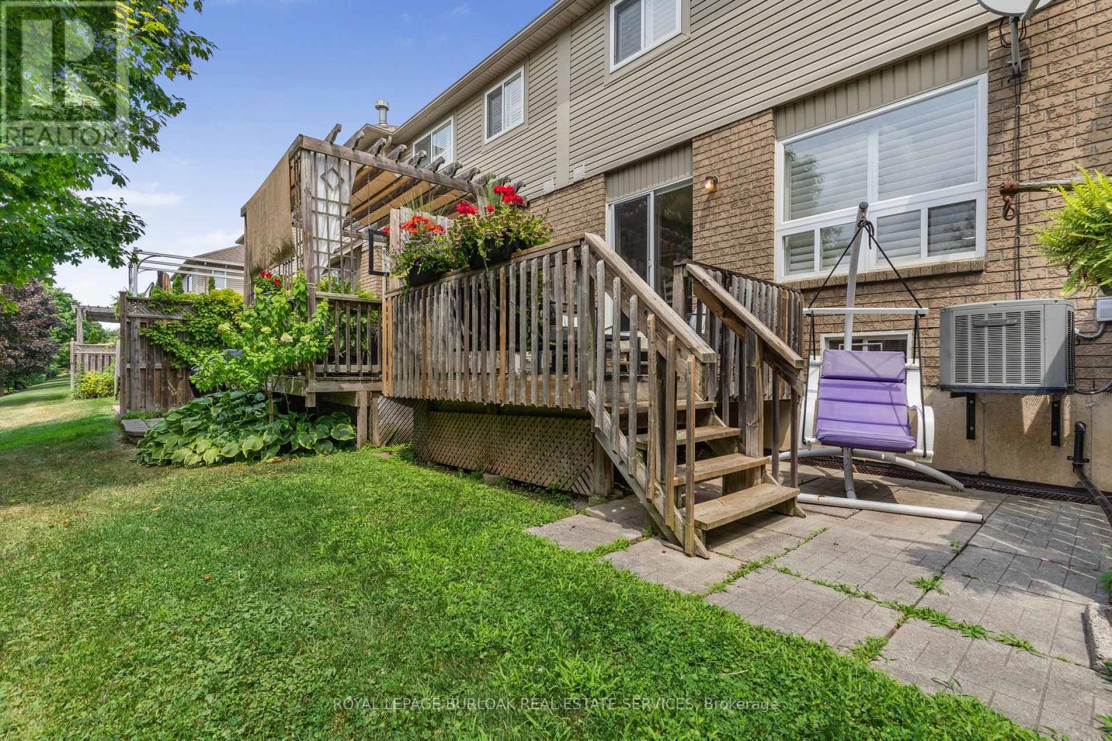 Photo 29 of 32 130 Robert Street, Milton ON