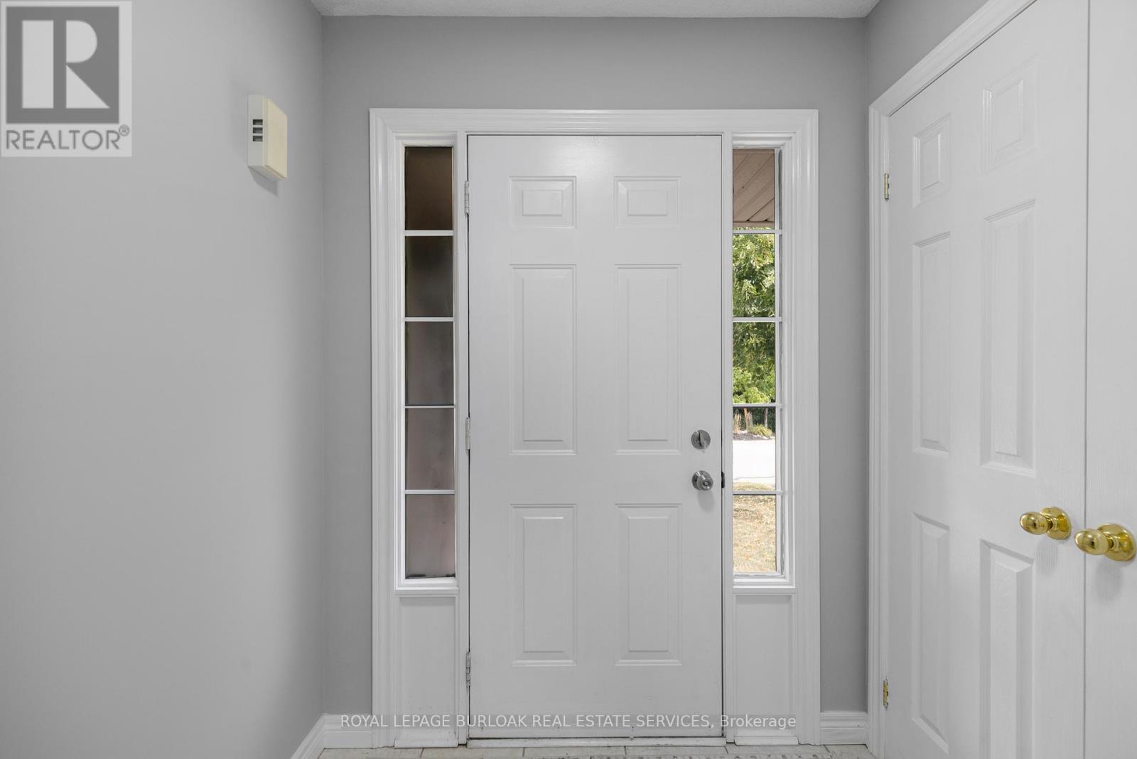 Photo 3 of 32 130 Robert Street, Milton ON
