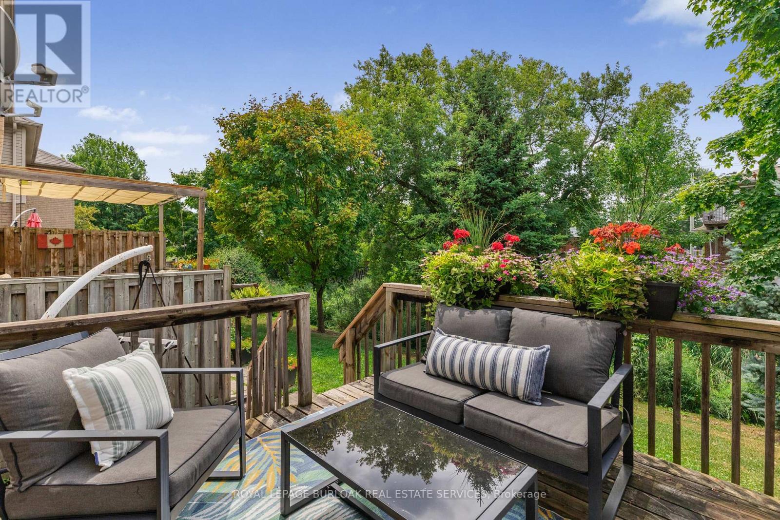 Photo 30 of 32 130 Robert Street, Milton ON