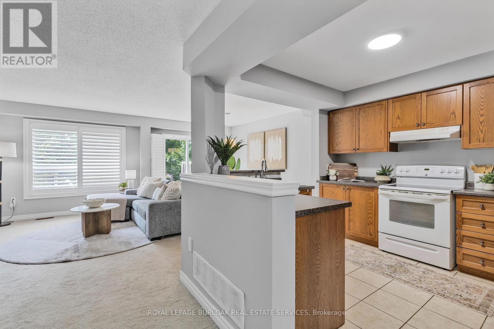 Photo 6 of 32 130 Robert Street, Milton ON