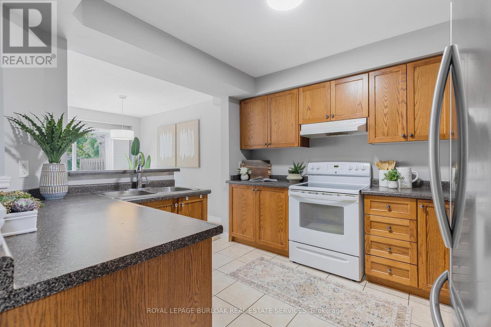 Photo 8 of 32 130 Robert Street, Milton ON