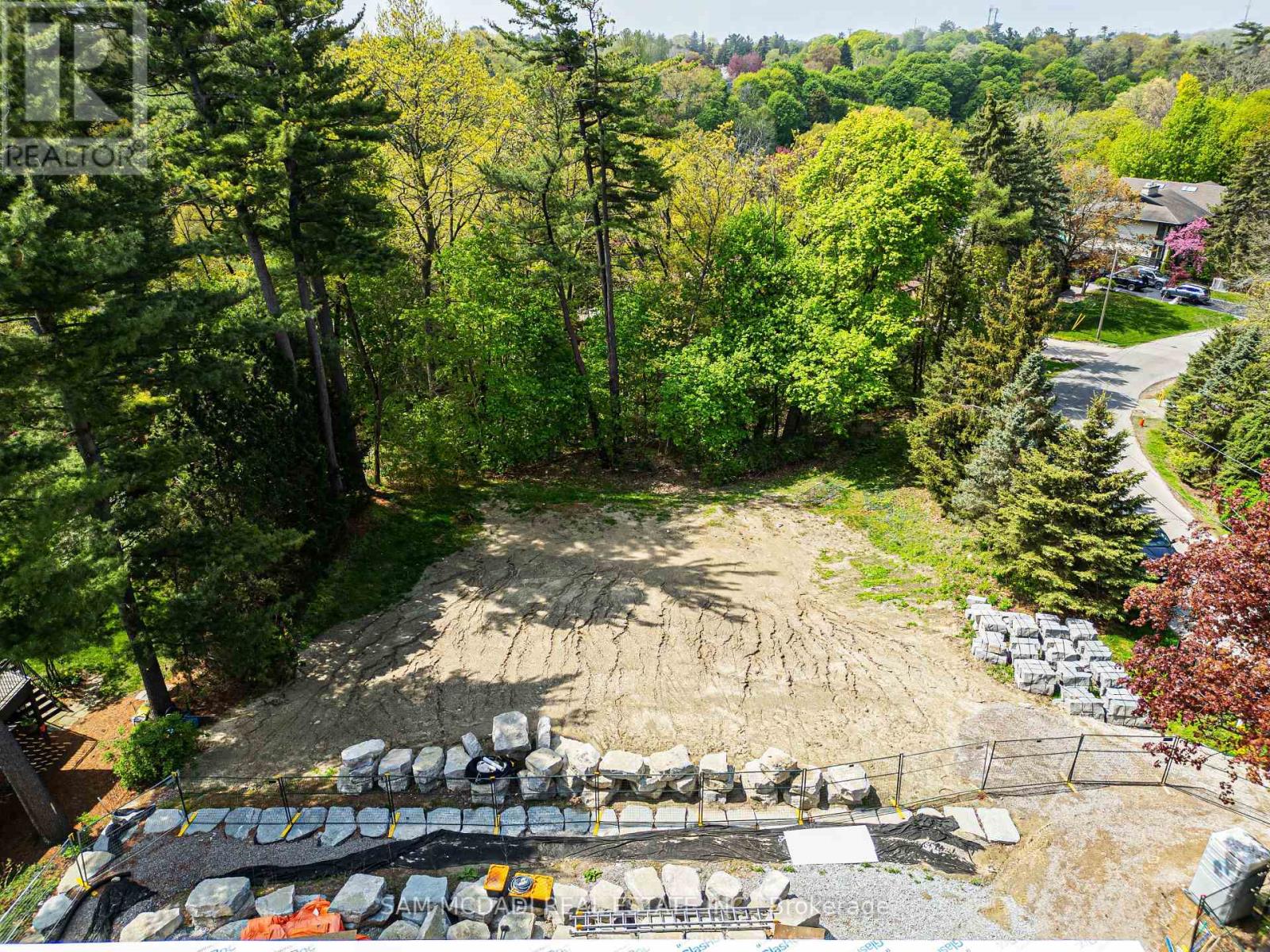 Photo 5 of 1470 Pinetree Crescent, Mississauga ON
