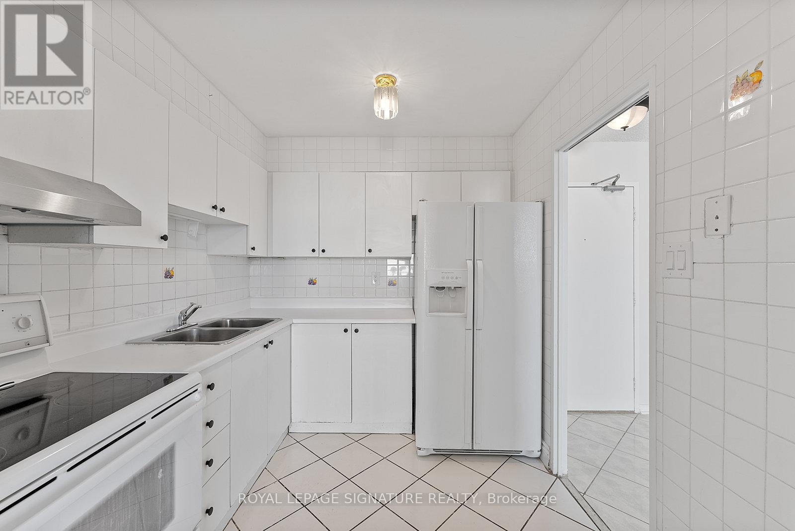 Photo 9 of 906 5 San Romanoway, Toronto ON