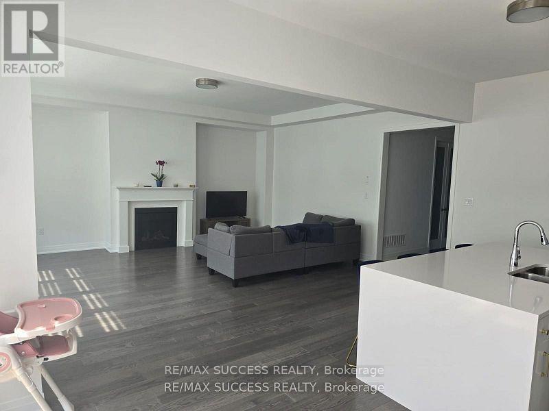 Photo 7 of 3130 Travertine Drive N, Oakville ON