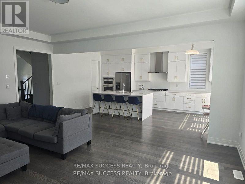 Photo 9 of 3130 Travertine Drive N, Oakville ON