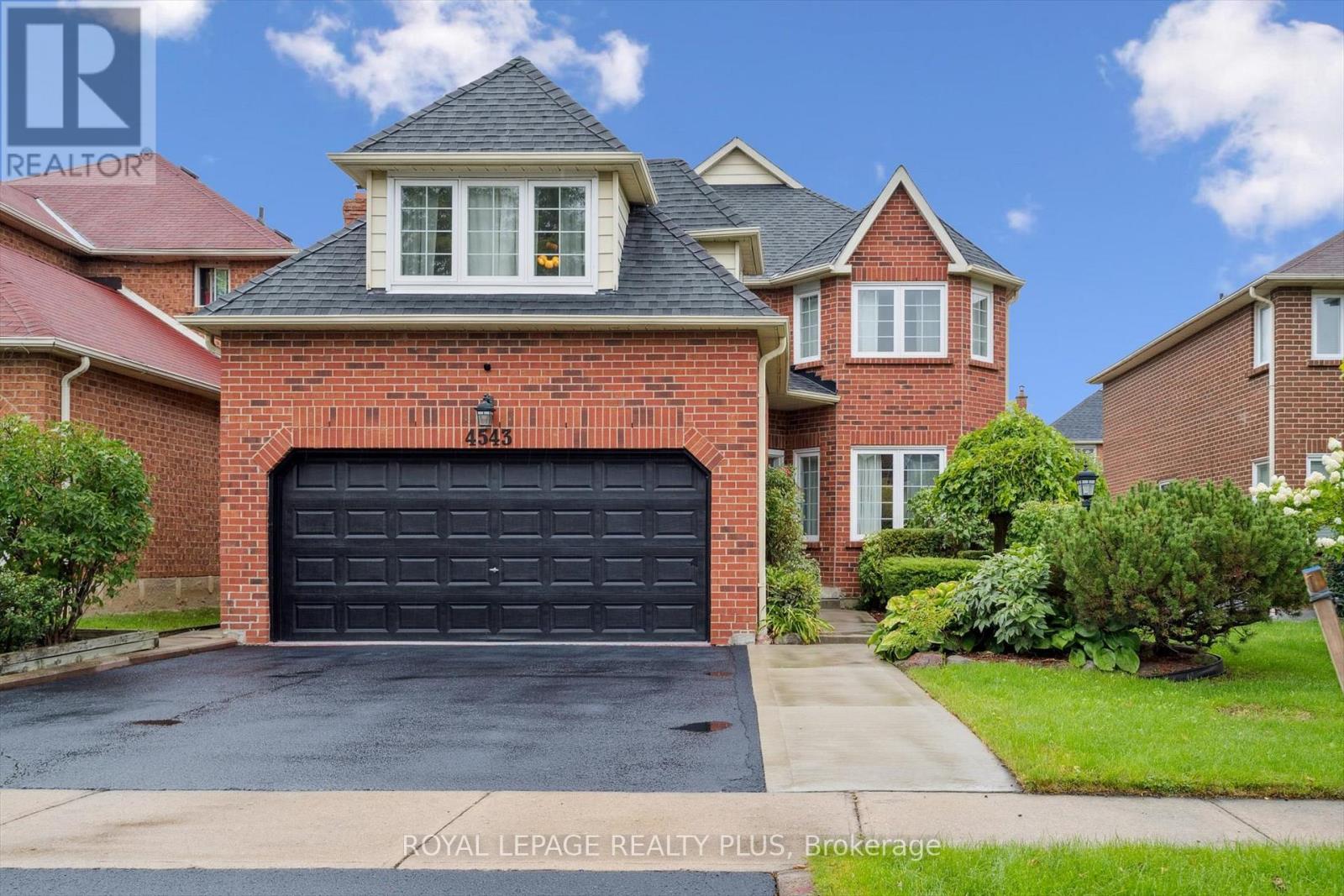 Photo 1 of 4543 Gullfoot Circle, Mississauga ON
