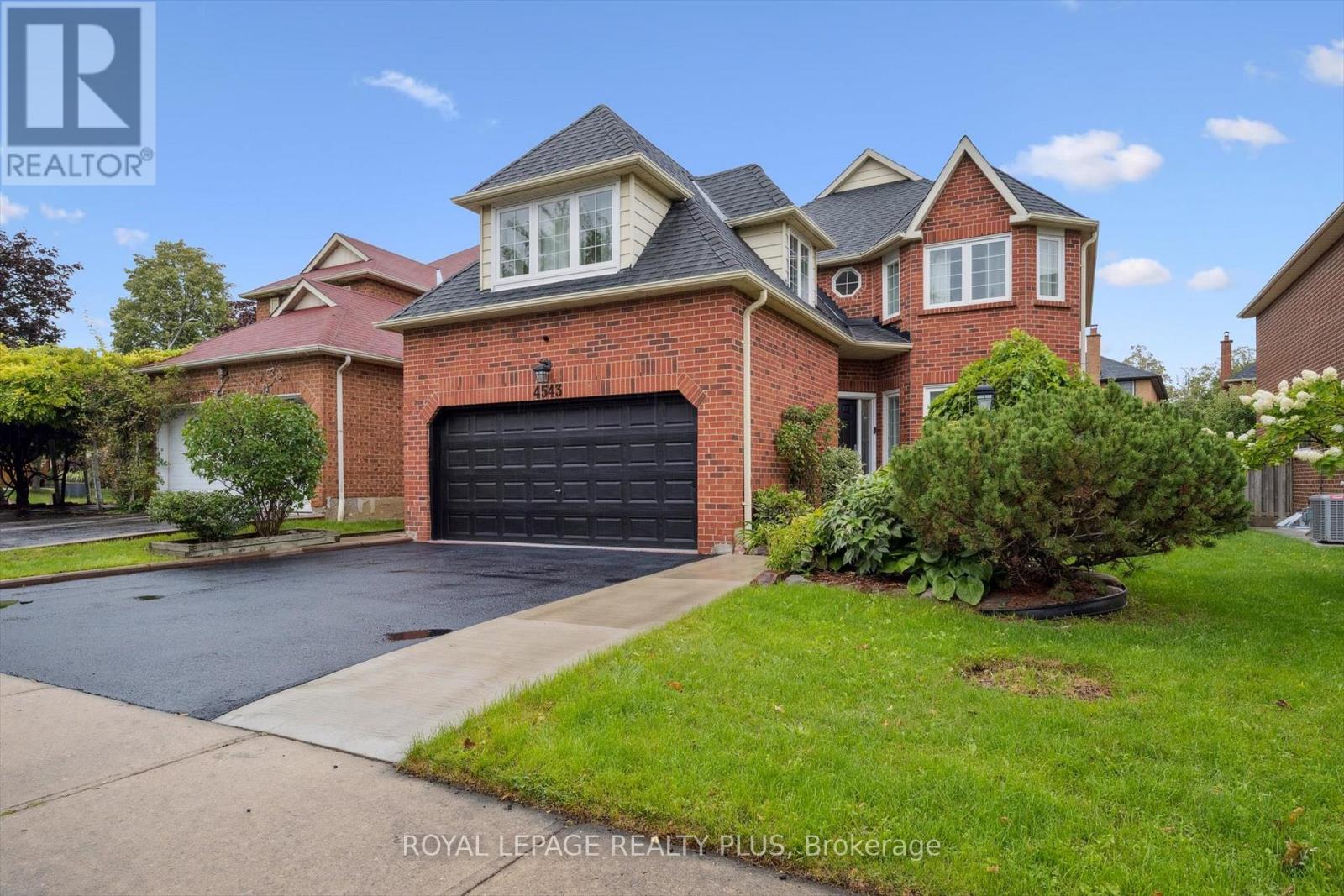 Photo 2 of 4543 Gullfoot Circle, Mississauga ON