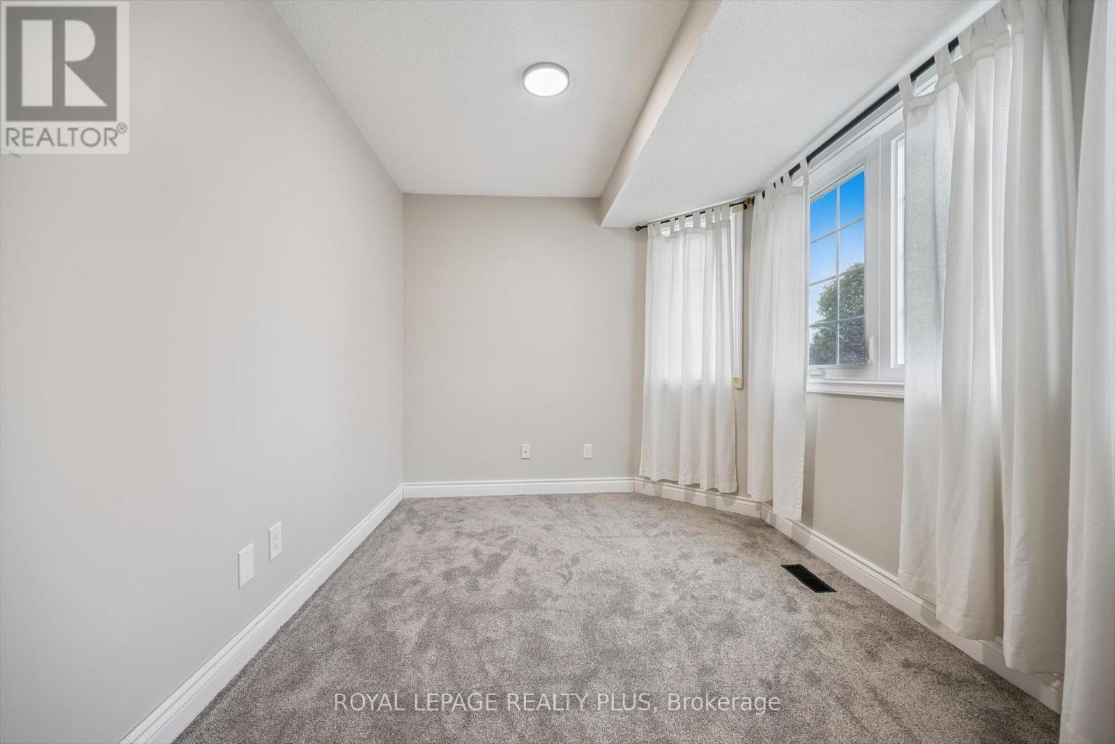 Photo 26 of 4543 Gullfoot Circle, Mississauga ON