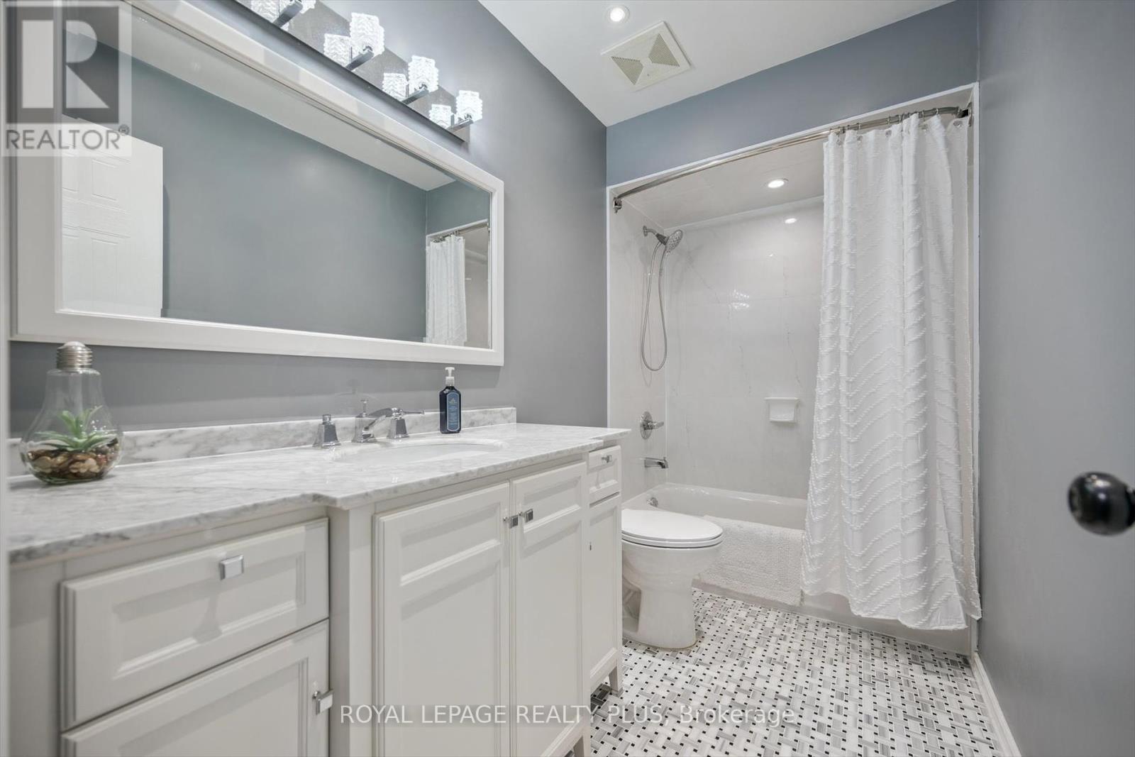 Photo 30 of 4543 Gullfoot Circle, Mississauga ON