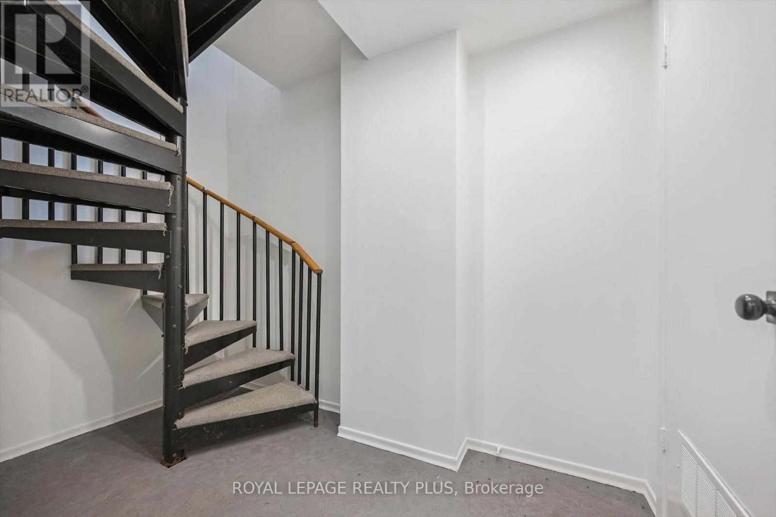 Photo 35 of 4543 Gullfoot Circle, Mississauga ON