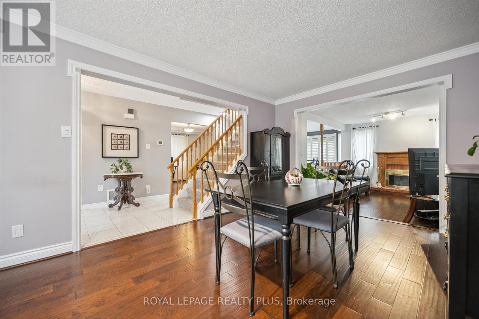 Photo 7 of 4543 Gullfoot Circle, Mississauga ON