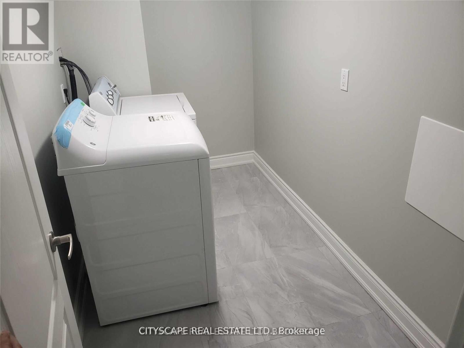 Photo 13 of Bsmt 4375 Trail Blazer Way, Mississauga ON