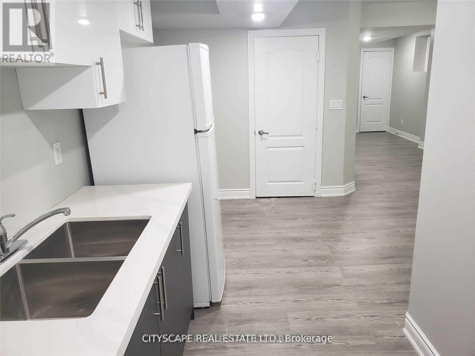 Photo 5 of Bsmt 4375 Trail Blazer Way, Mississauga ON