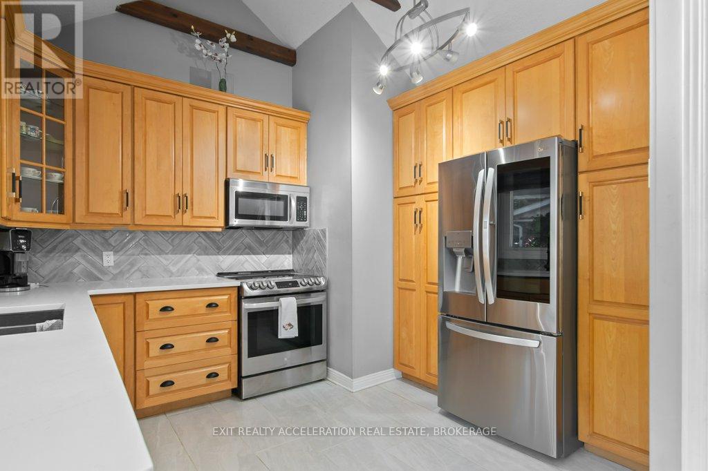 Photo 12 of 472 Camden Road, Greater Napanee ON