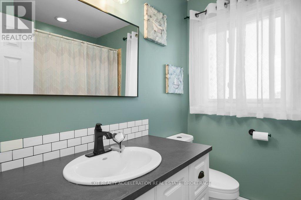 Photo 14 of 472 Camden Road, Greater Napanee ON