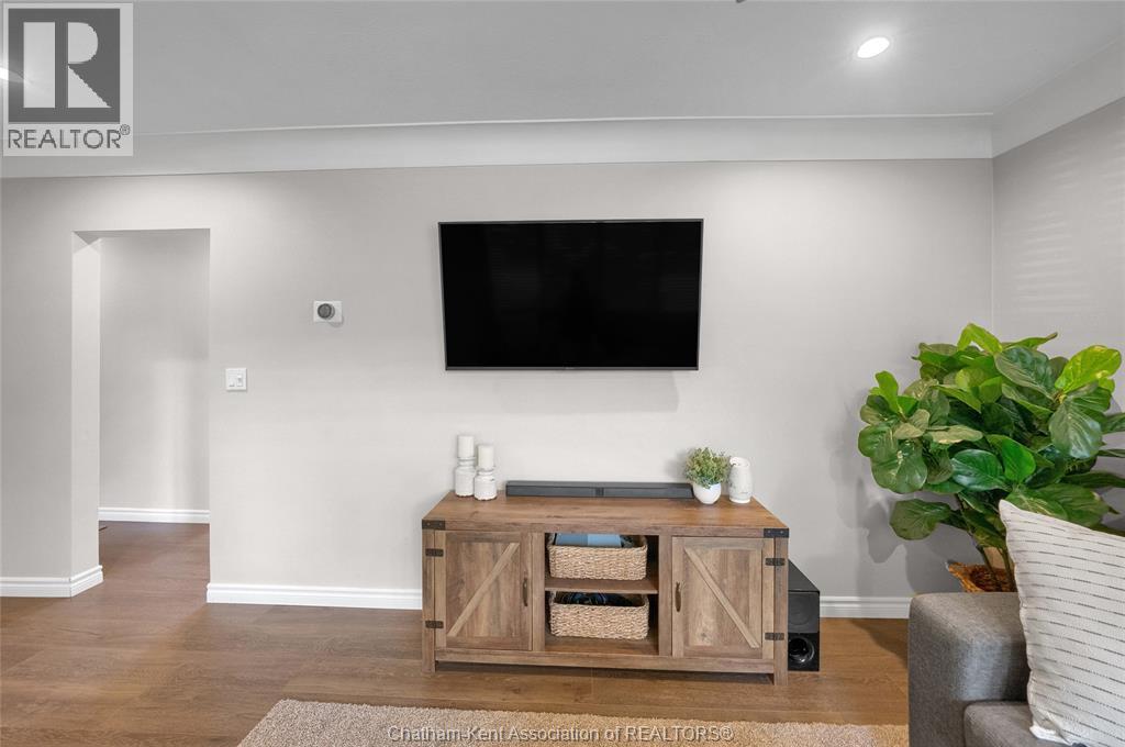 Photo 10 of 38 Burton Avenue, Chatham ON