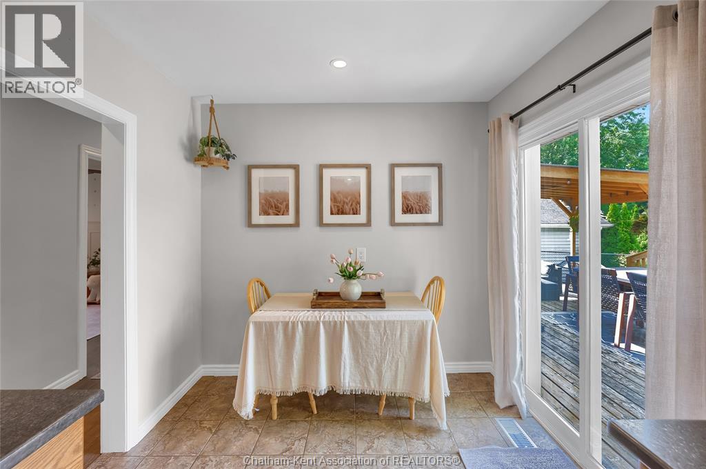 Photo 11 of 38 Burton Avenue, Chatham ON