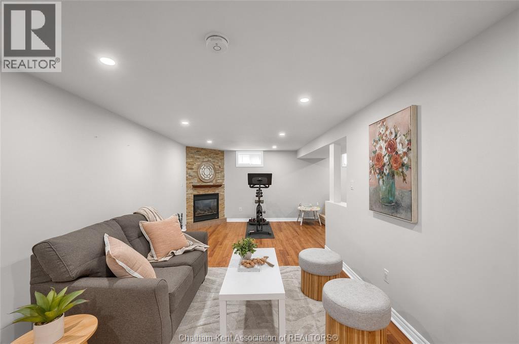 Photo 27 of 38 Burton Avenue, Chatham ON
