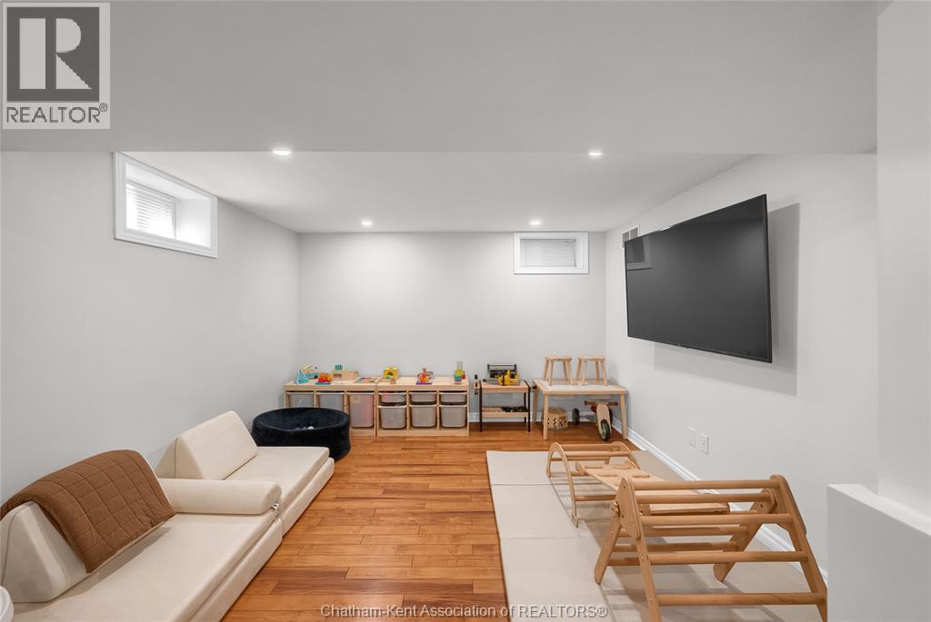 Photo 30 of 38 Burton Avenue, Chatham ON