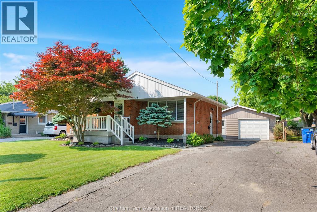 Photo 4 of 38 Burton Avenue, Chatham ON