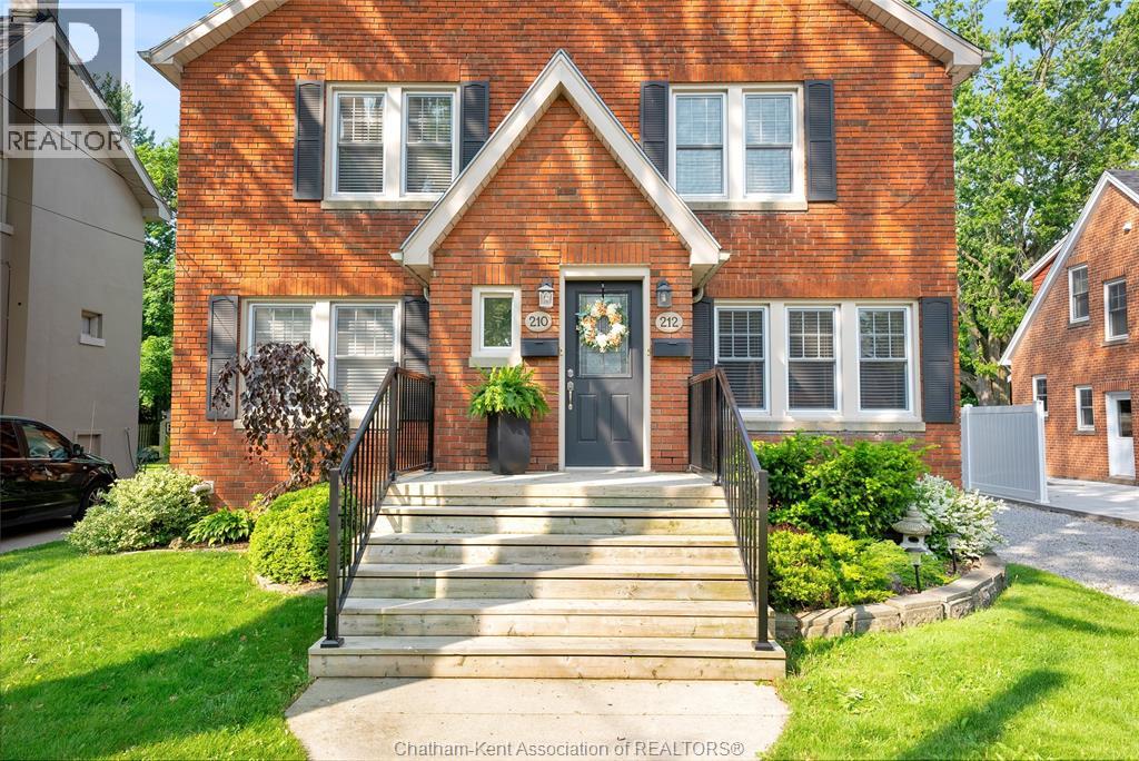 Photo 2 of 210 212 Elizabeth Street, Chatham ON