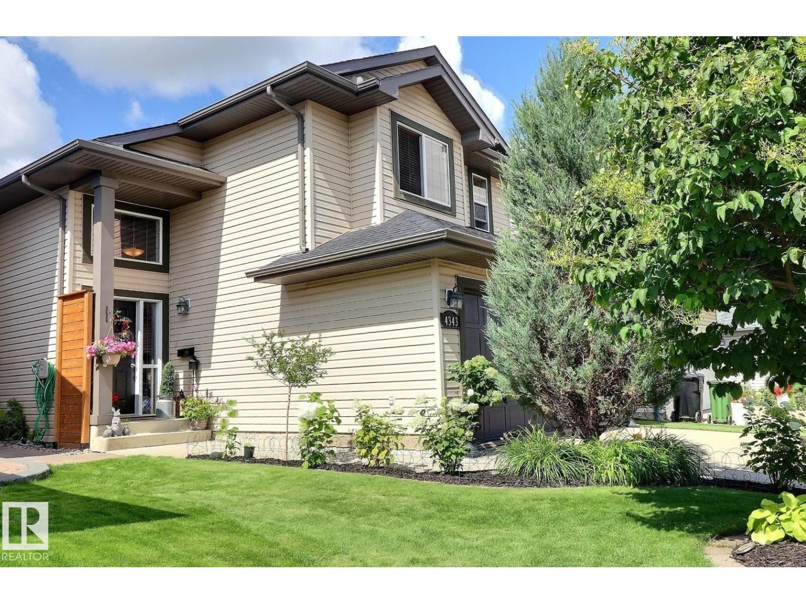 Photo 2 of 4343 Mcmullen Wy Sw, Edmonton AB