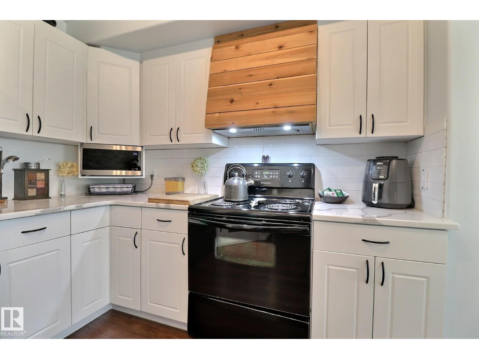 Photo 9 of 4343 Mcmullen Wy Sw, Edmonton AB