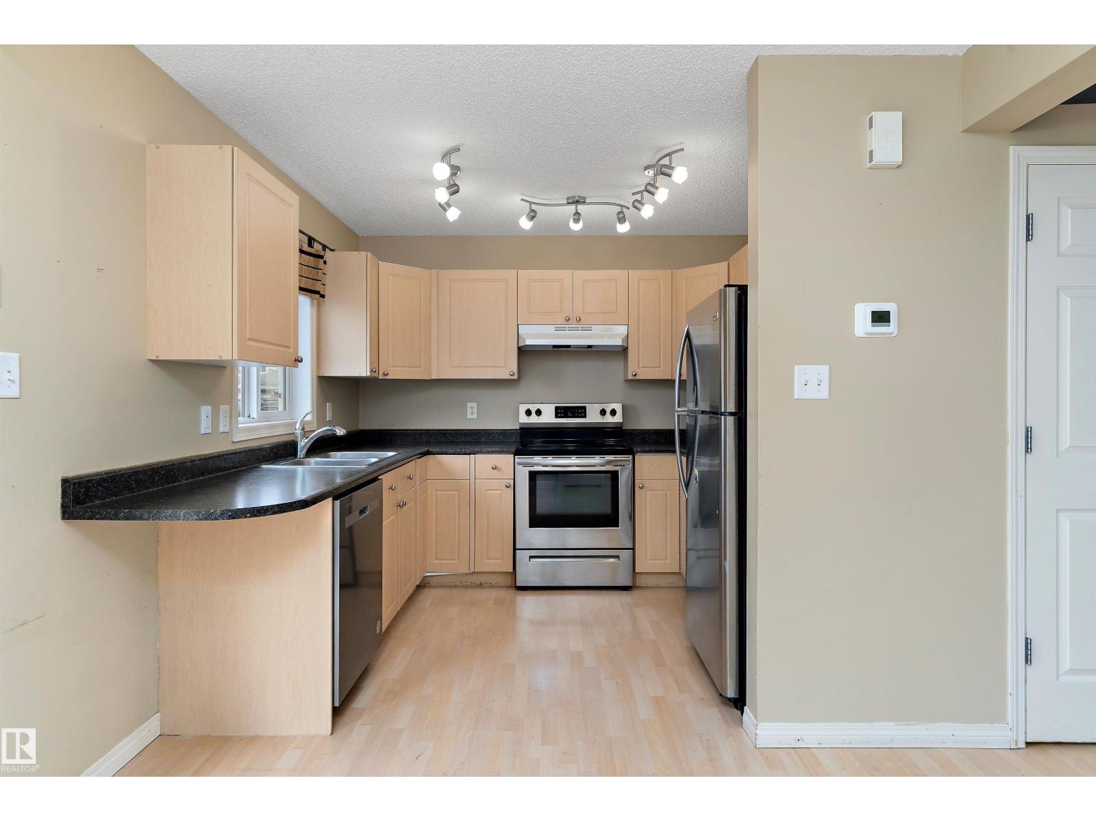 Photo 13 of 2330 29 A Av Nw, Edmonton AB