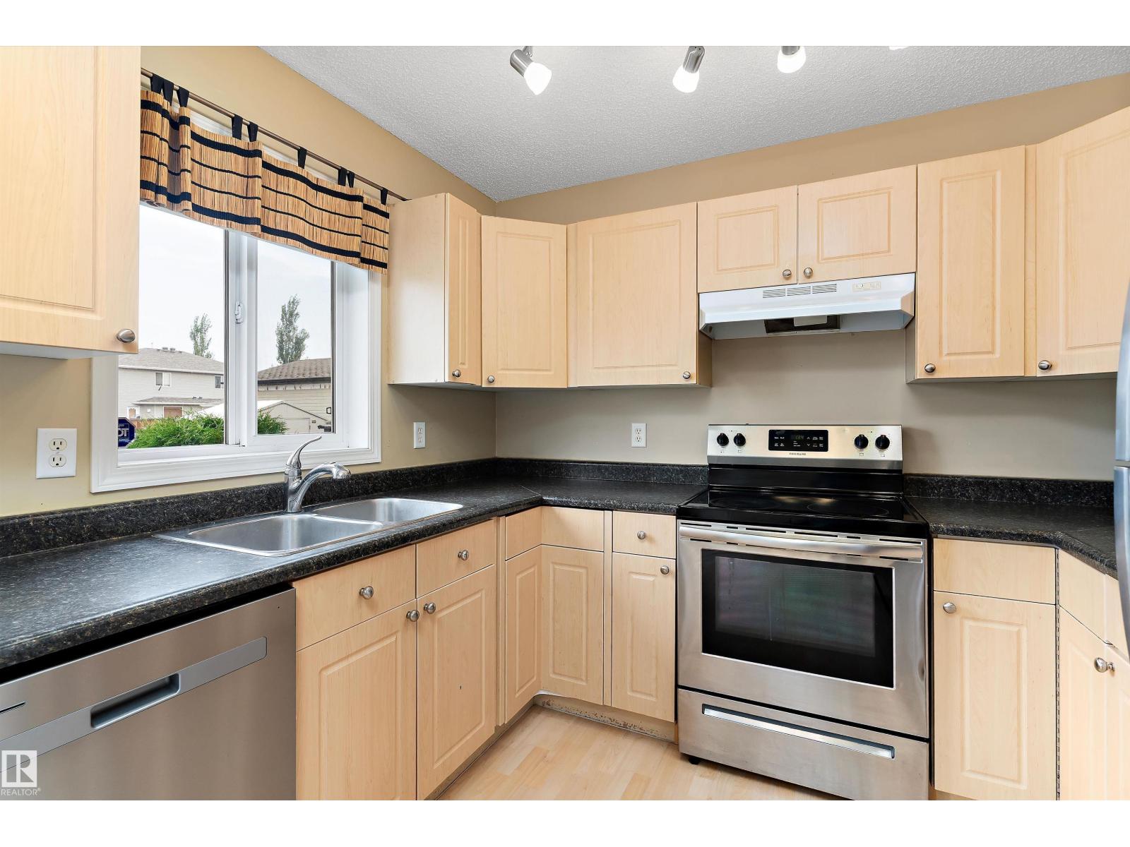 Photo 16 of 2330 29 A Av Nw, Edmonton AB