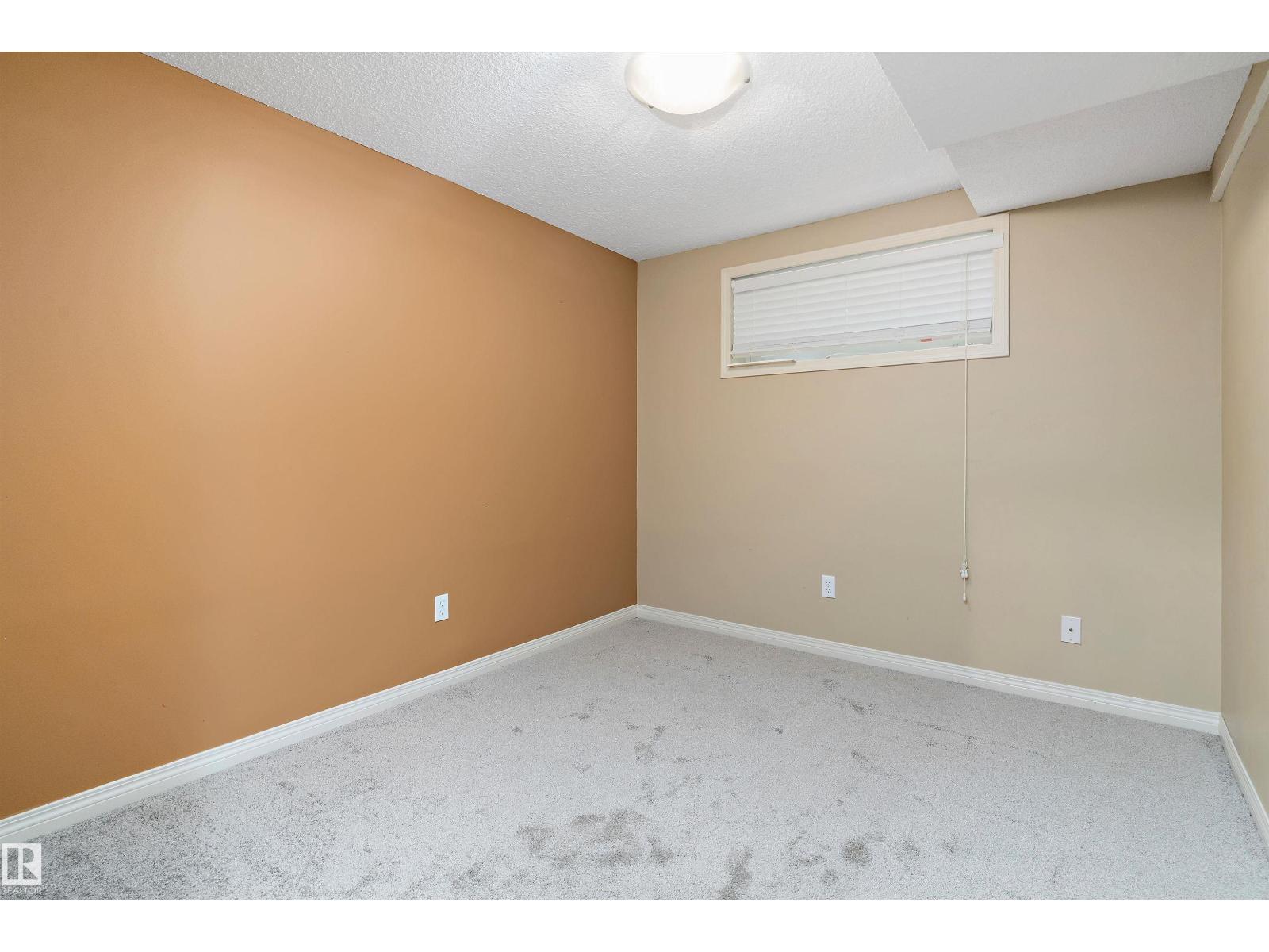 Photo 27 of 2330 29 A Av Nw, Edmonton AB