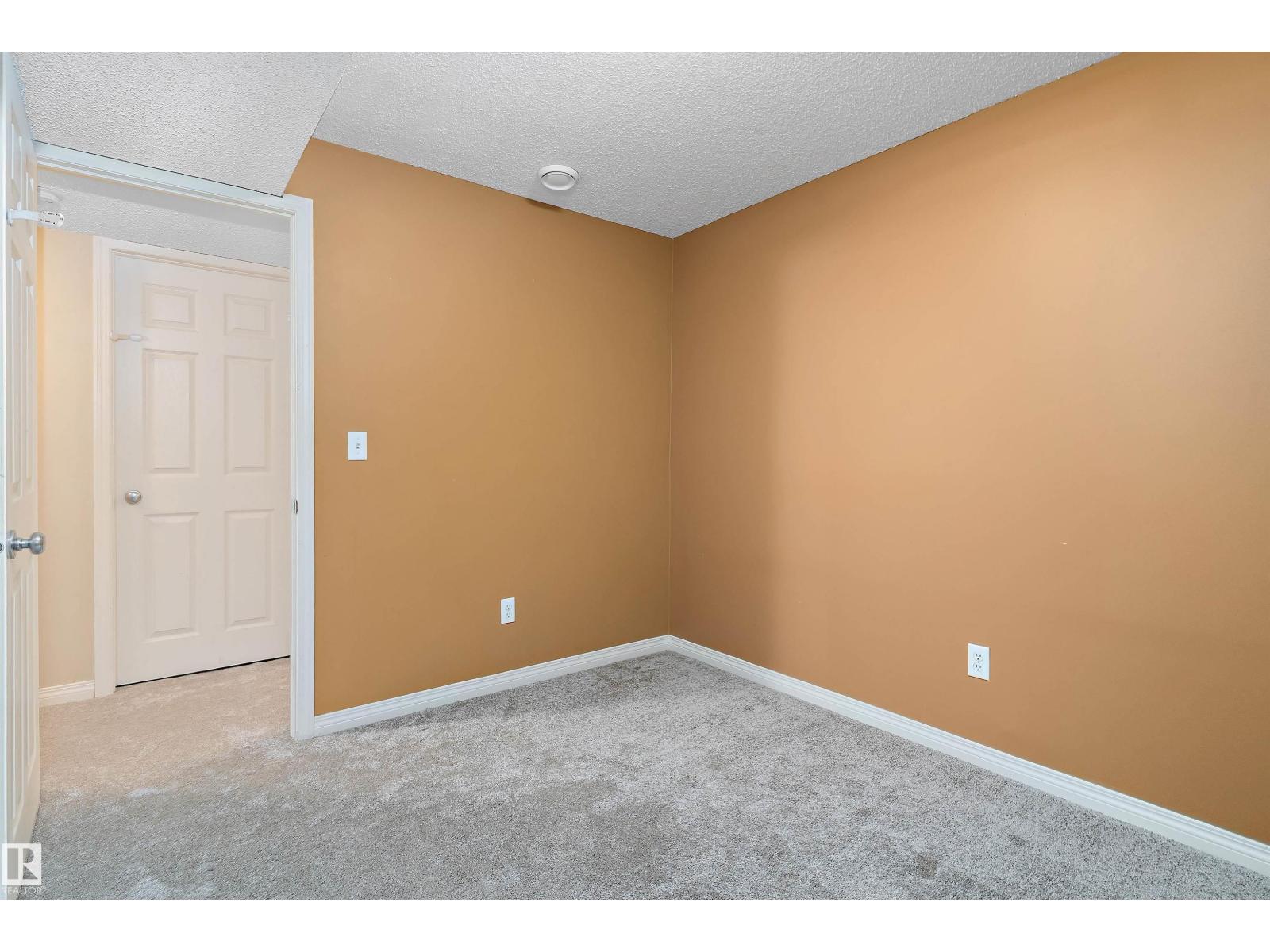 Photo 28 of 2330 29 A Av Nw, Edmonton AB
