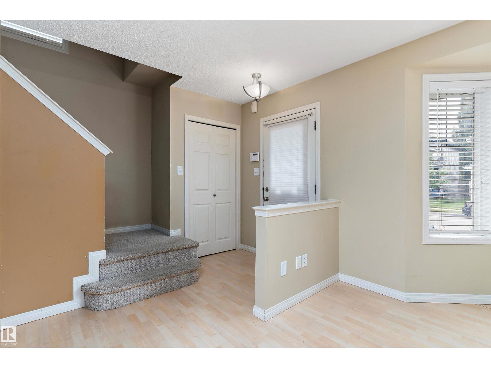 Photo 3 of 2330 29 A Av Nw, Edmonton AB