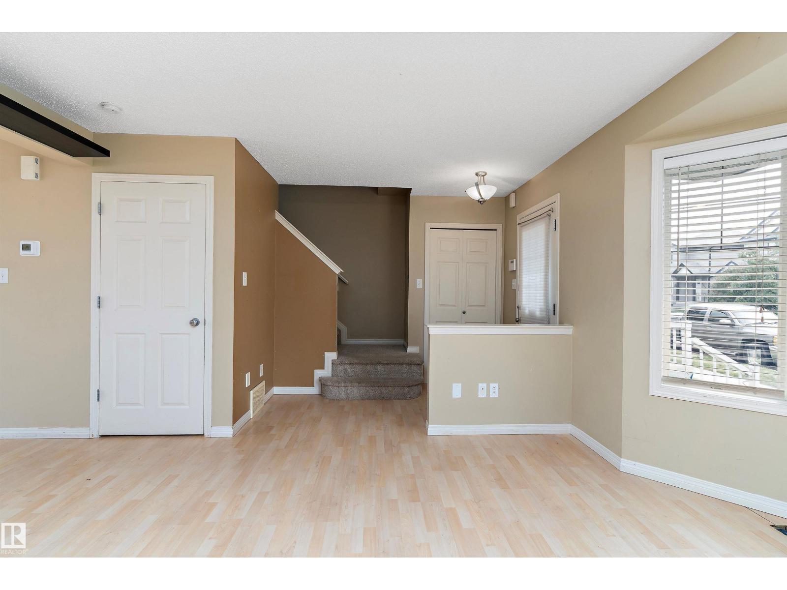 Photo 4 of 2330 29 A Av Nw, Edmonton AB