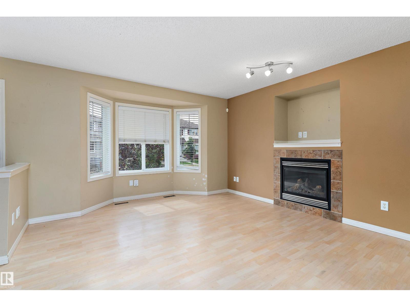 Photo 6 of 2330 29 A Av Nw, Edmonton AB