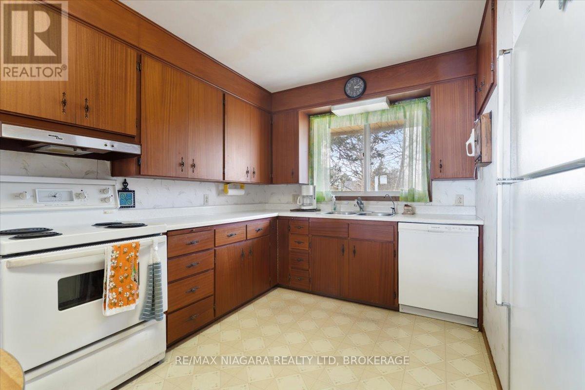 Photo 11 of 12 Harbourview Road, Wainfleet ON