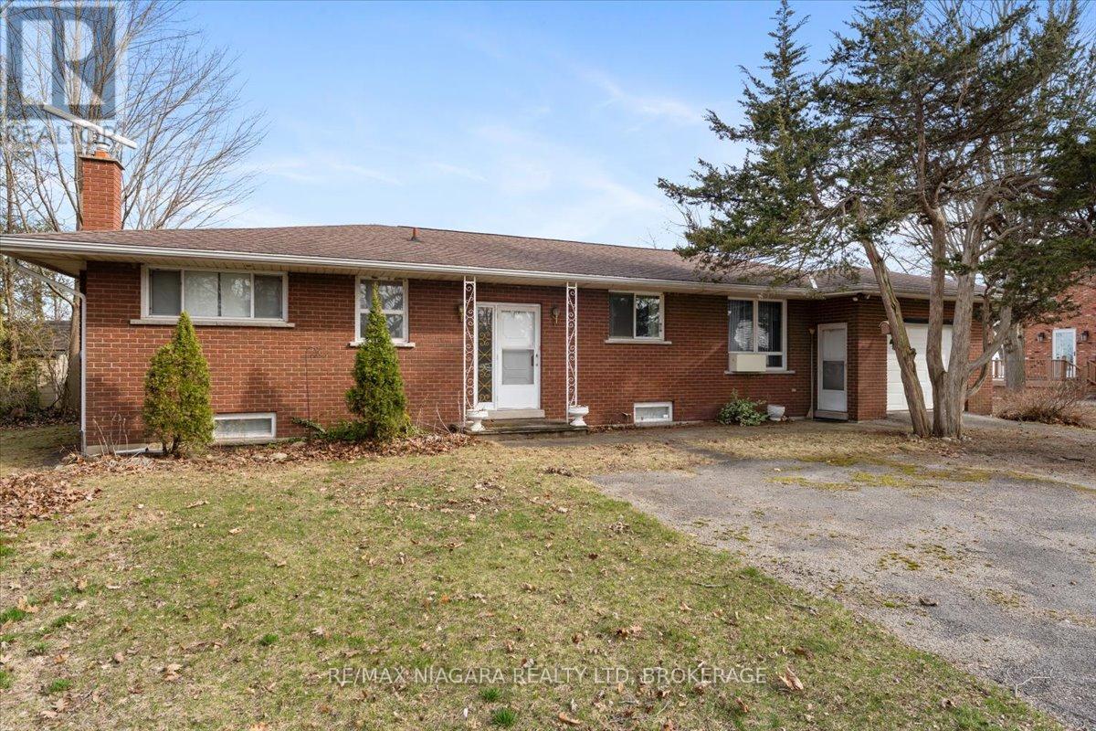 Photo 3 of 12 Harbourview Road, Wainfleet ON