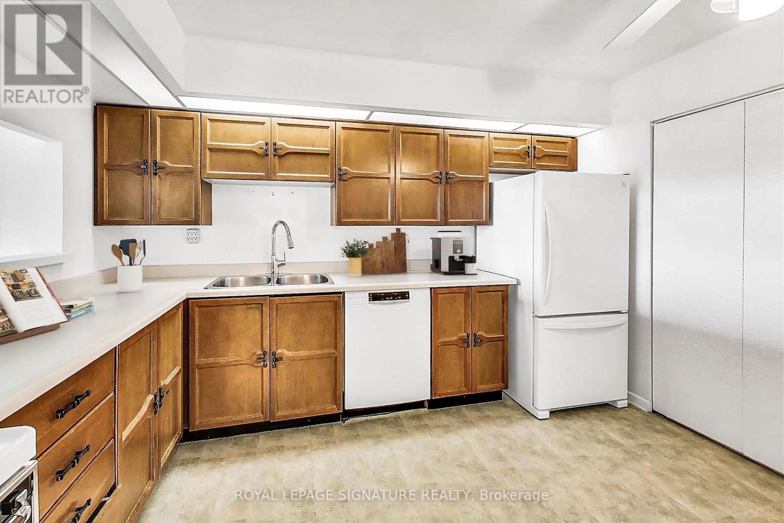 Photo 13 of 1208 33 Elmhurst Avenue, Toronto ON