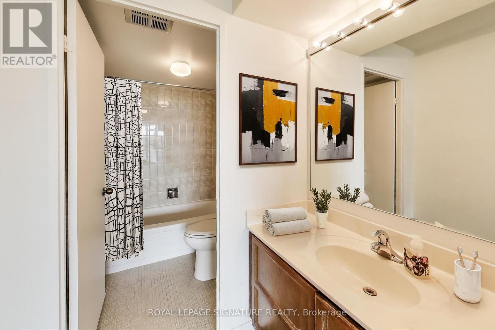 Photo 16 of 1208 33 Elmhurst Avenue, Toronto ON