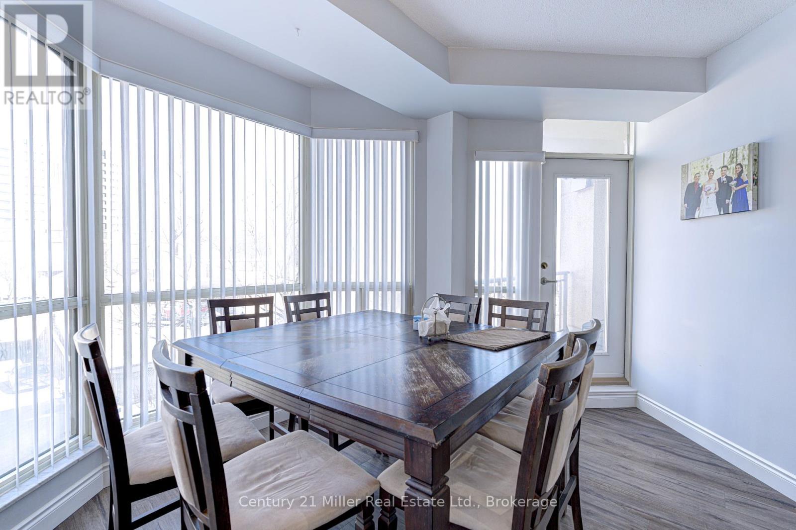 Photo 18 of 319 2511 Lakeshore Road W, Oakville ON