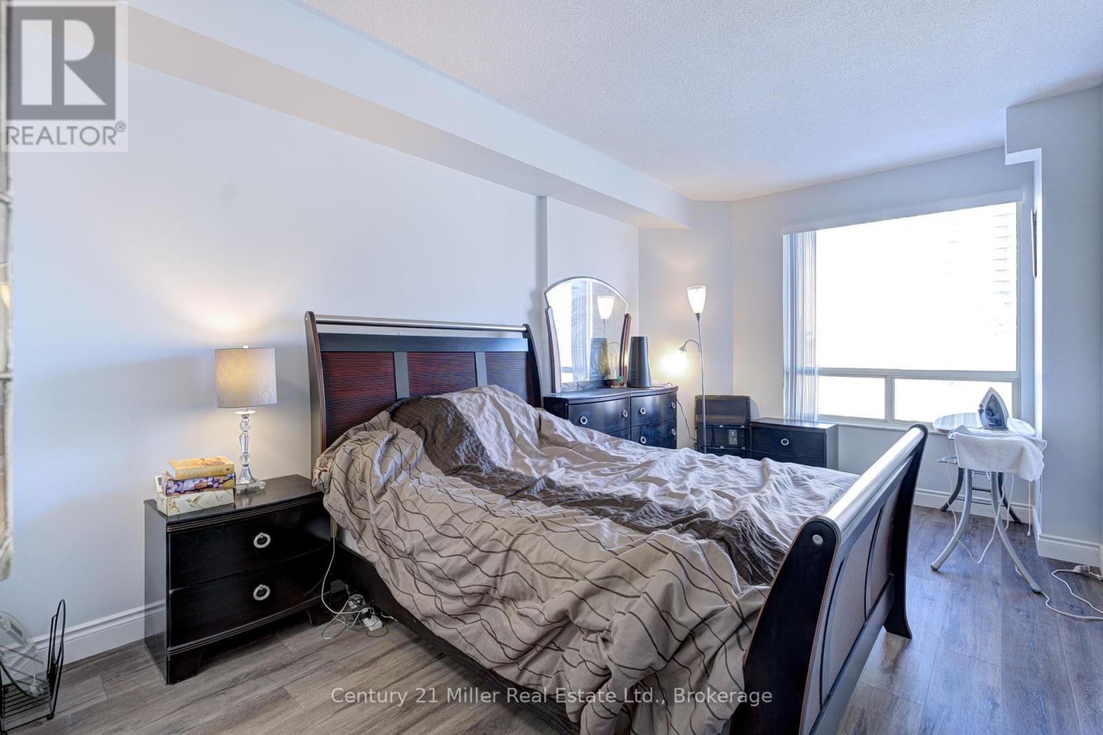 Photo 20 of 319 2511 Lakeshore Road W, Oakville ON